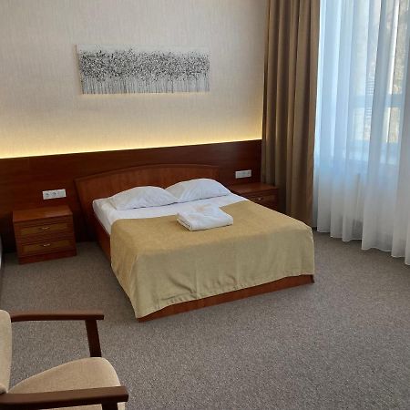Alexandrovskiy Hotel นิโกลาเยฟ ภายนอก รูปภาพ