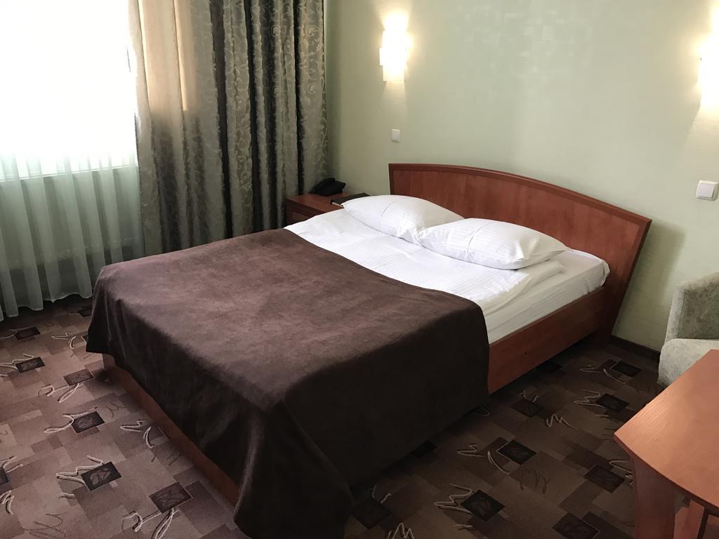 Alexandrovskiy Hotel นิโกลาเยฟ ภายนอก รูปภาพ